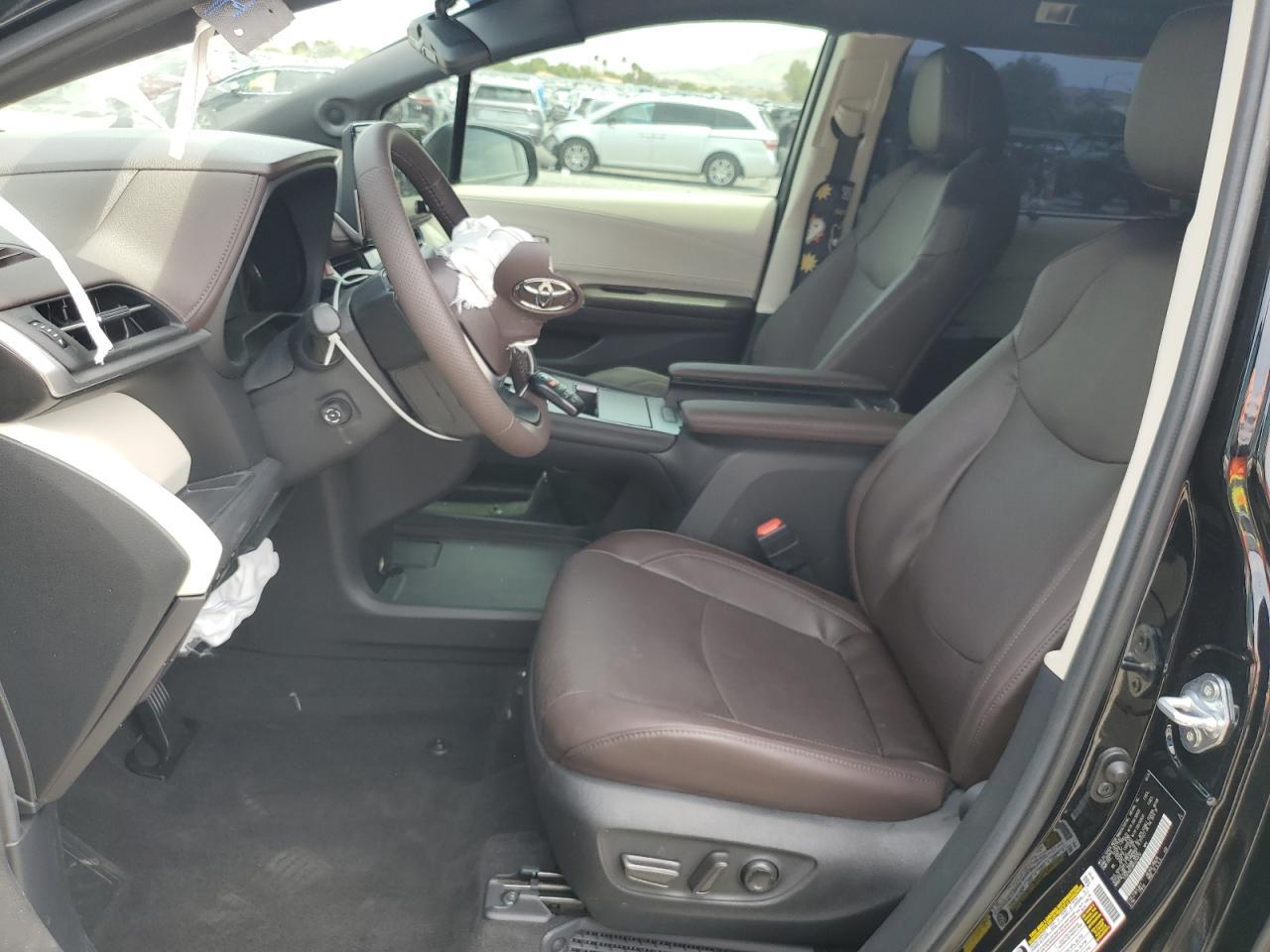 2024 Toyota Sienna Limited - Image 7