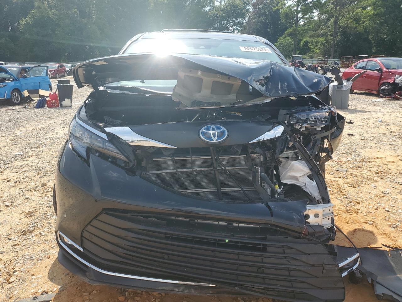 2024 Toyota Sienna Xle - Image 5