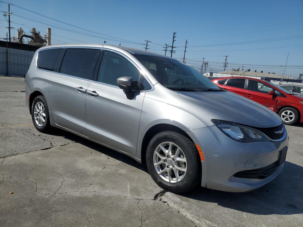 2018 Chrysler Pacifica Lx - Image 4