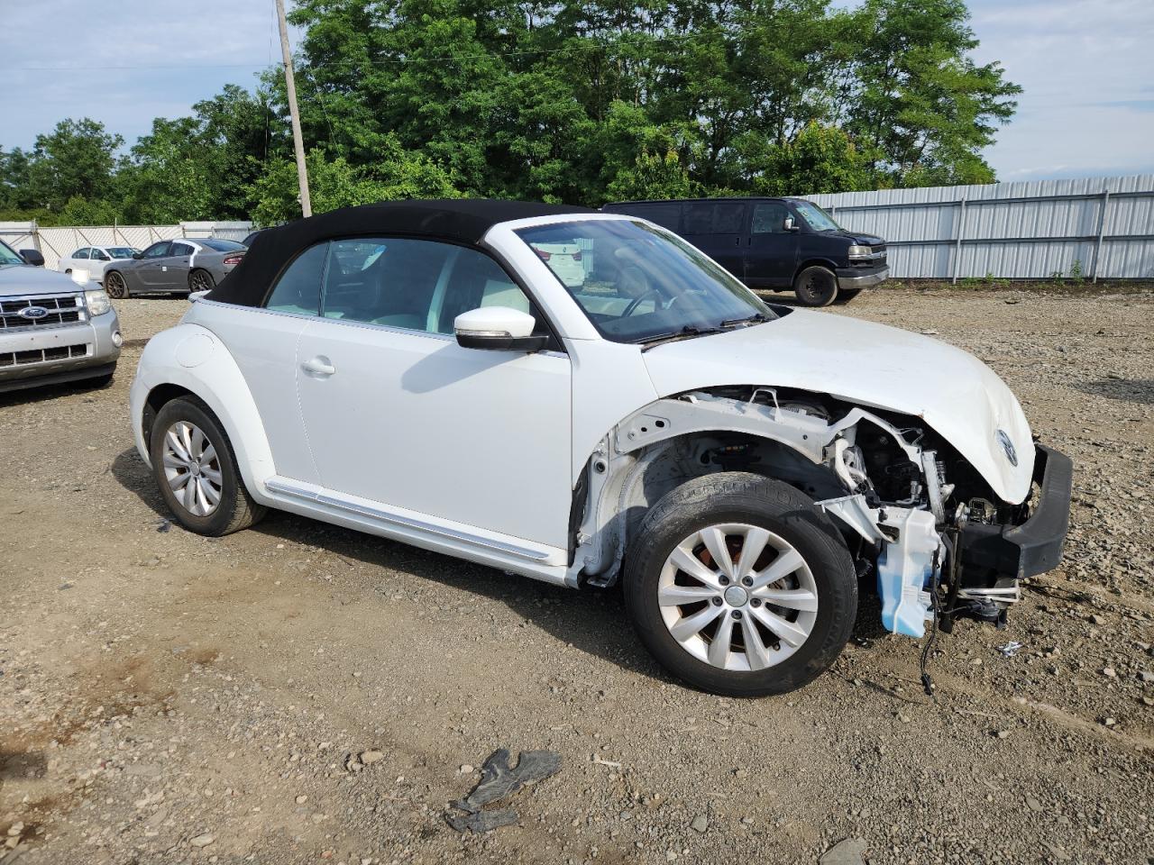 2018 Volkswagen Beetle S - Image 4