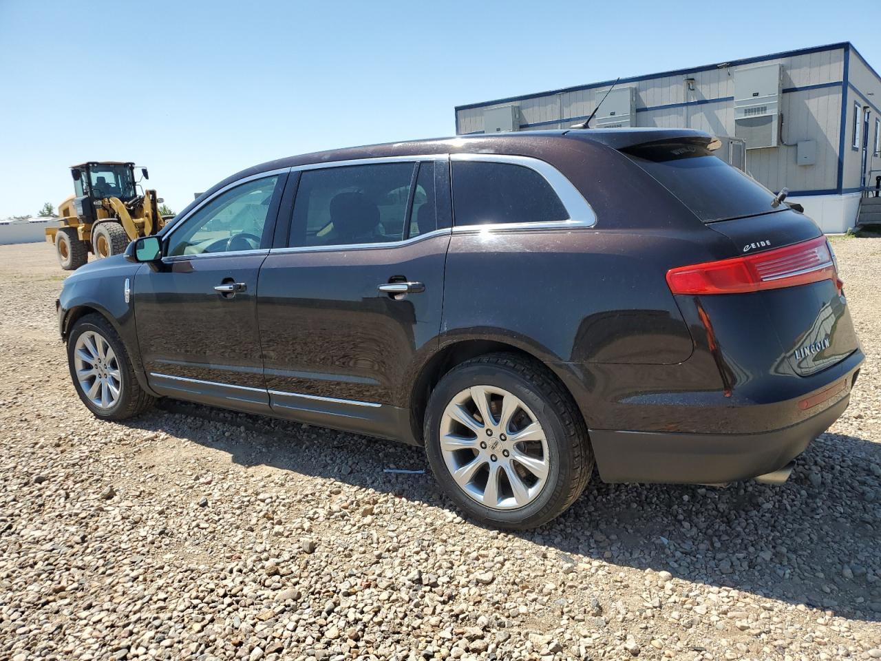 2014 Lincoln Mkt - Image 2