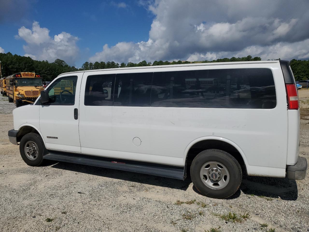 2006 GMC Savana G3500 - Image 2