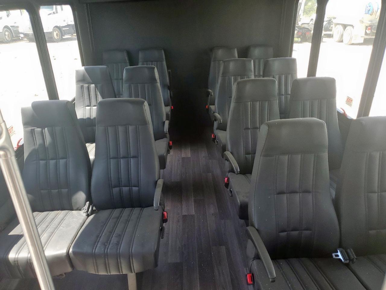 2024 Ford Econoline E450 Super Duty Cutaway Van - Фото 6