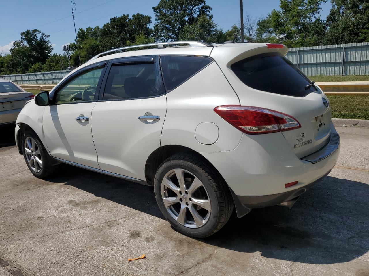 2014 Nissan Murano S - Image 2