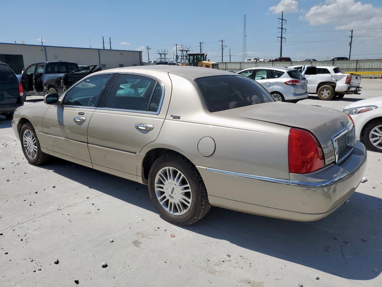 2009 Lincoln Town Car Signature Limited - Фото 2