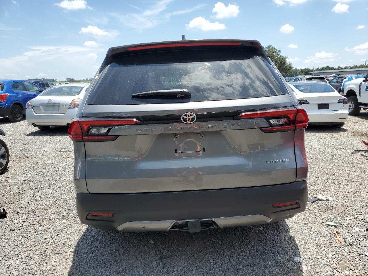 2025 Toyota Grand Highlander Le - Image 6