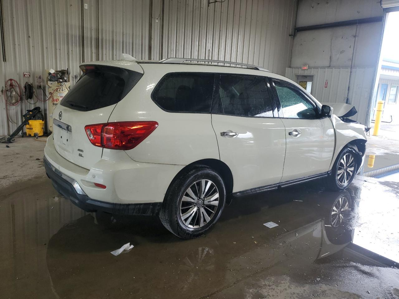 2019 Nissan Pathfinder S - Image 3