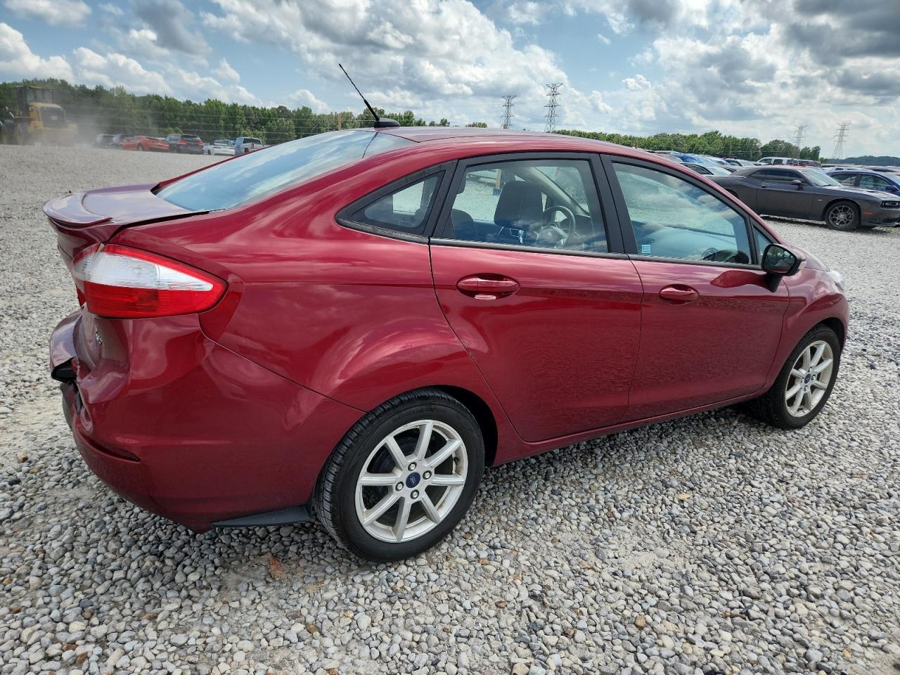 2016 Ford Fiesta Se - Фото 3