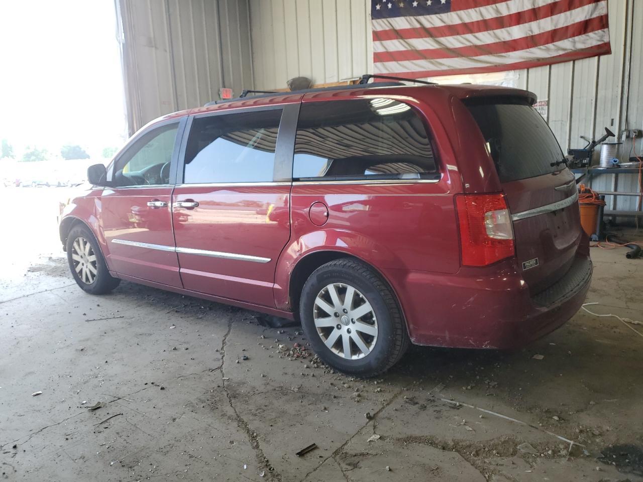 2011 Chrysler Town & Country Touring L - Фото 2