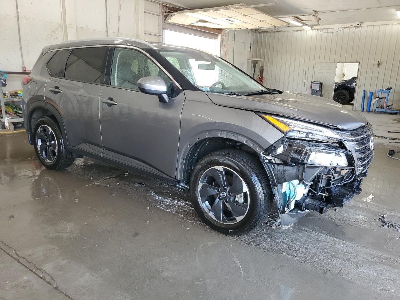 2024 Nissan Rogue Sv - Image 4