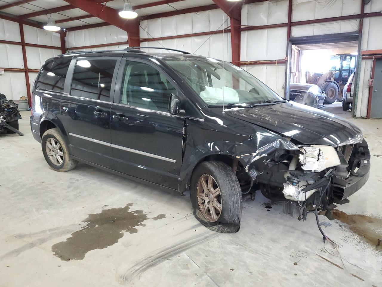 2009 Chrysler Town & Country Touring - Image 4