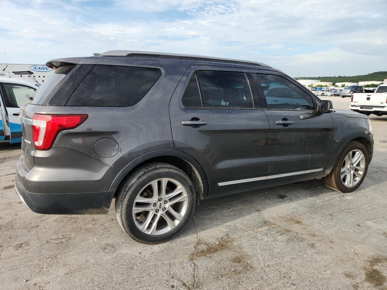 2016 Ford Explorer Xlt - Image 3
