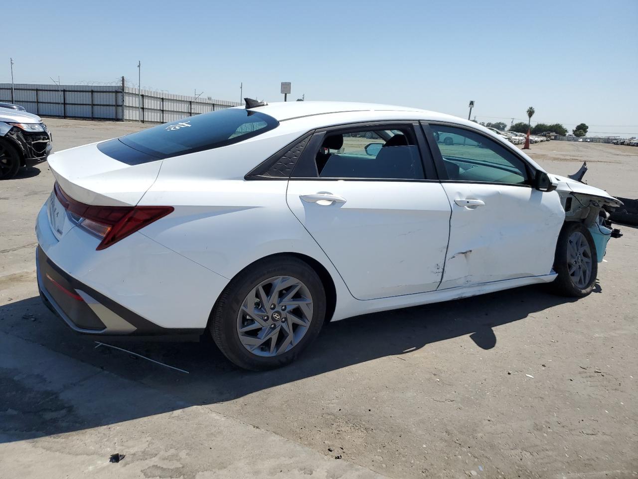 2025 Hyundai Elantra Blue - Фото 3