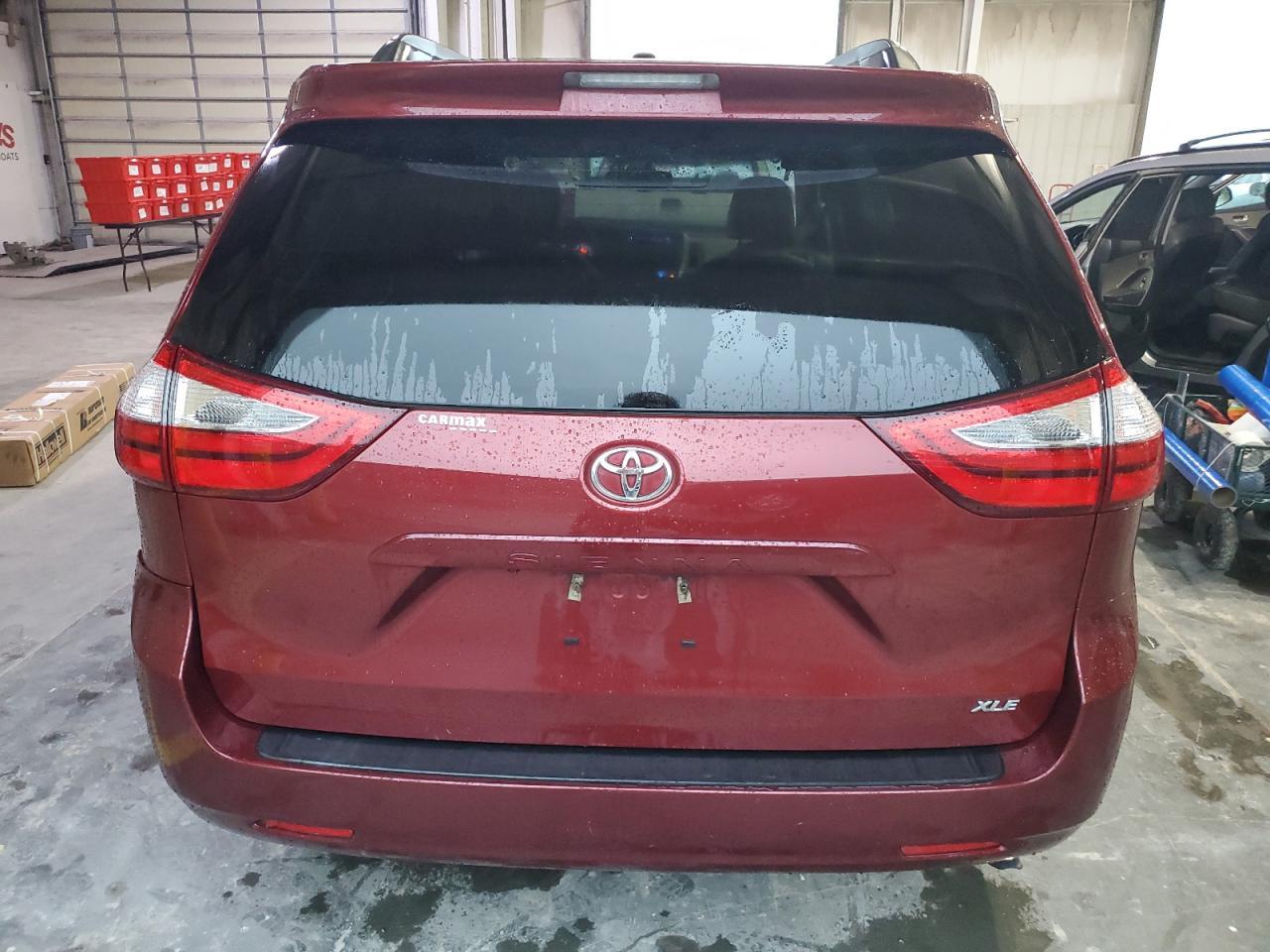 2017 Toyota Sienna Xle - Фото 6