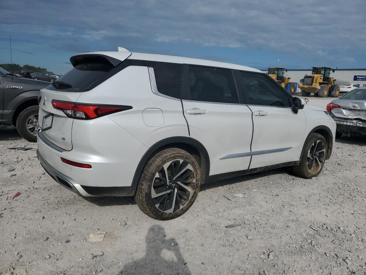 2022 Mitsubishi Outlander Se - Image 3