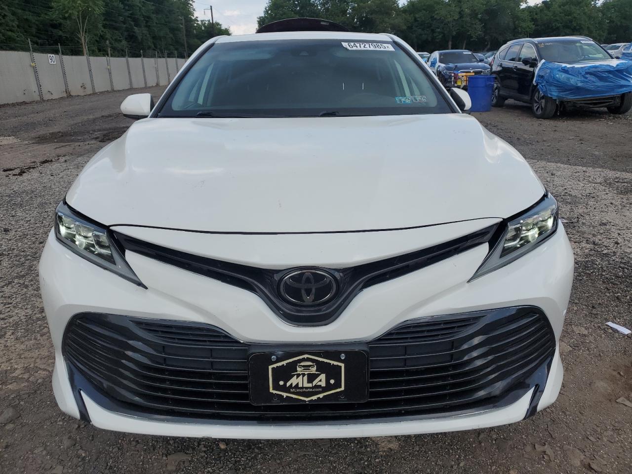 2020 Toyota Camry Le - Фото 5