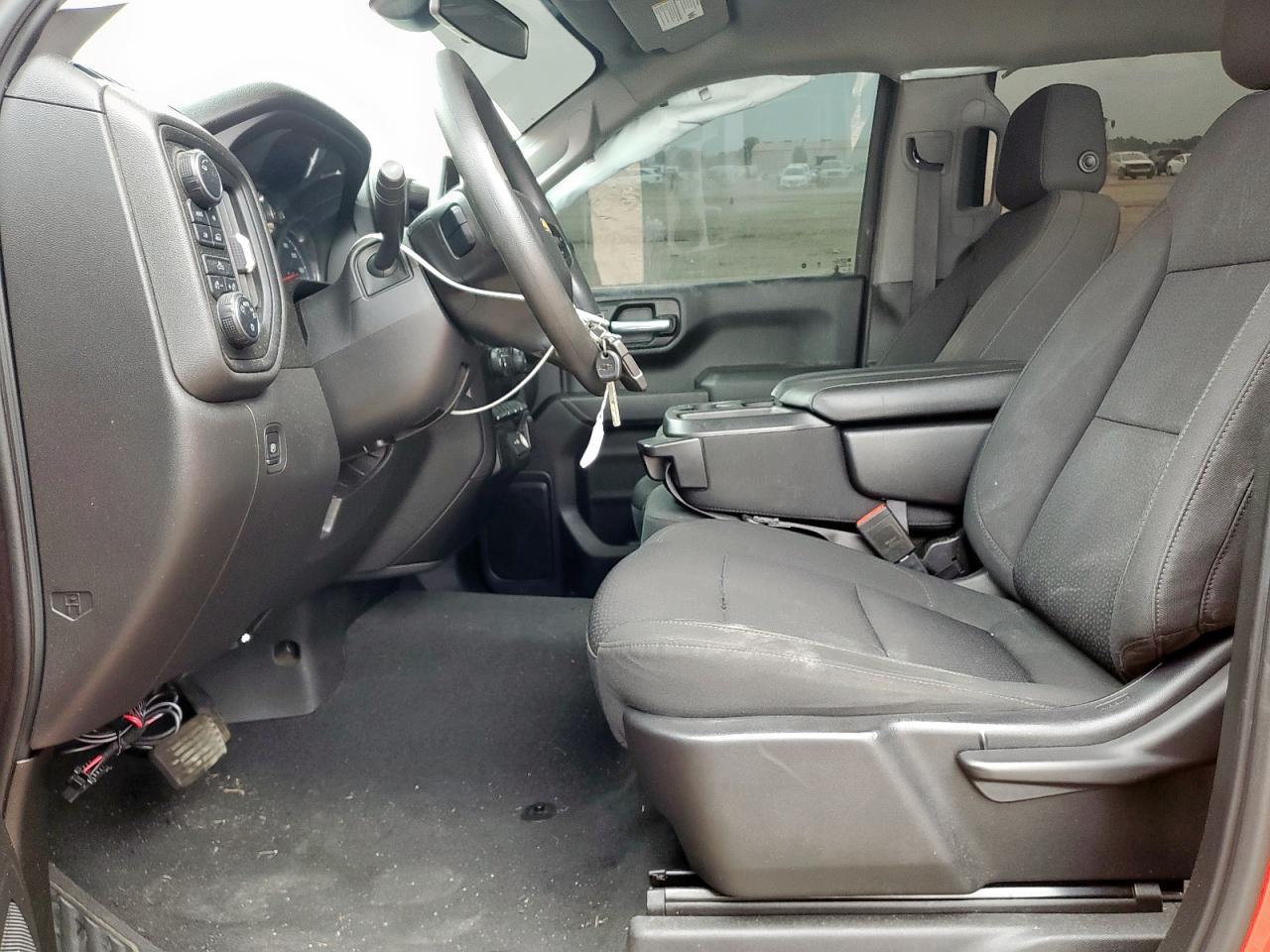 2021 Chevrolet Silverado K1500 Custom - Фото 7