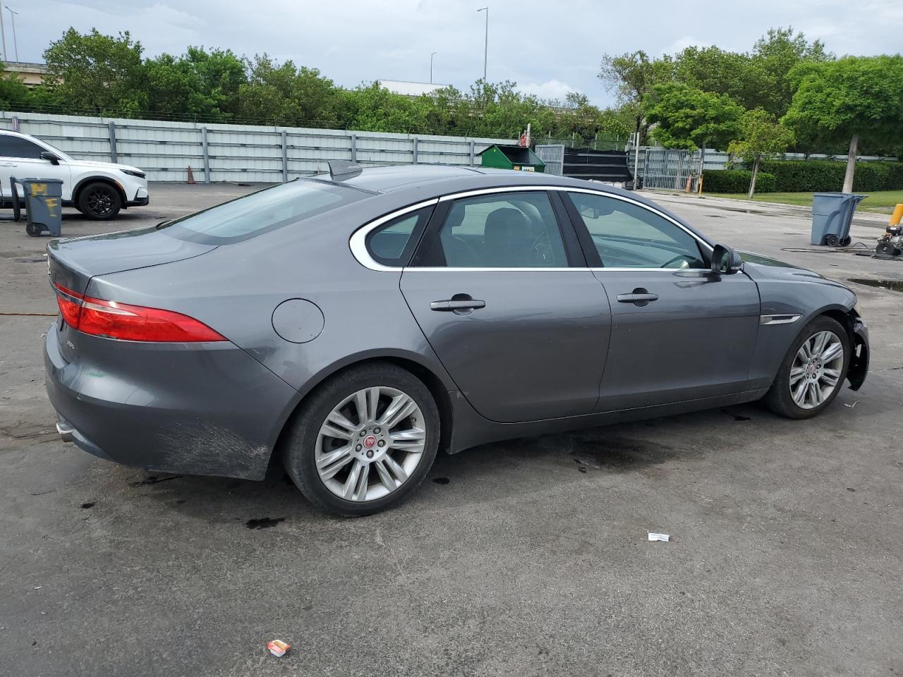 2016 Jaguar Xf Premium - Image 3