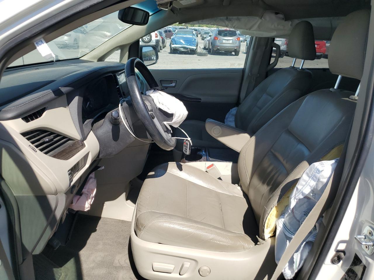2015 Toyota Sienna Xle - Фото 7