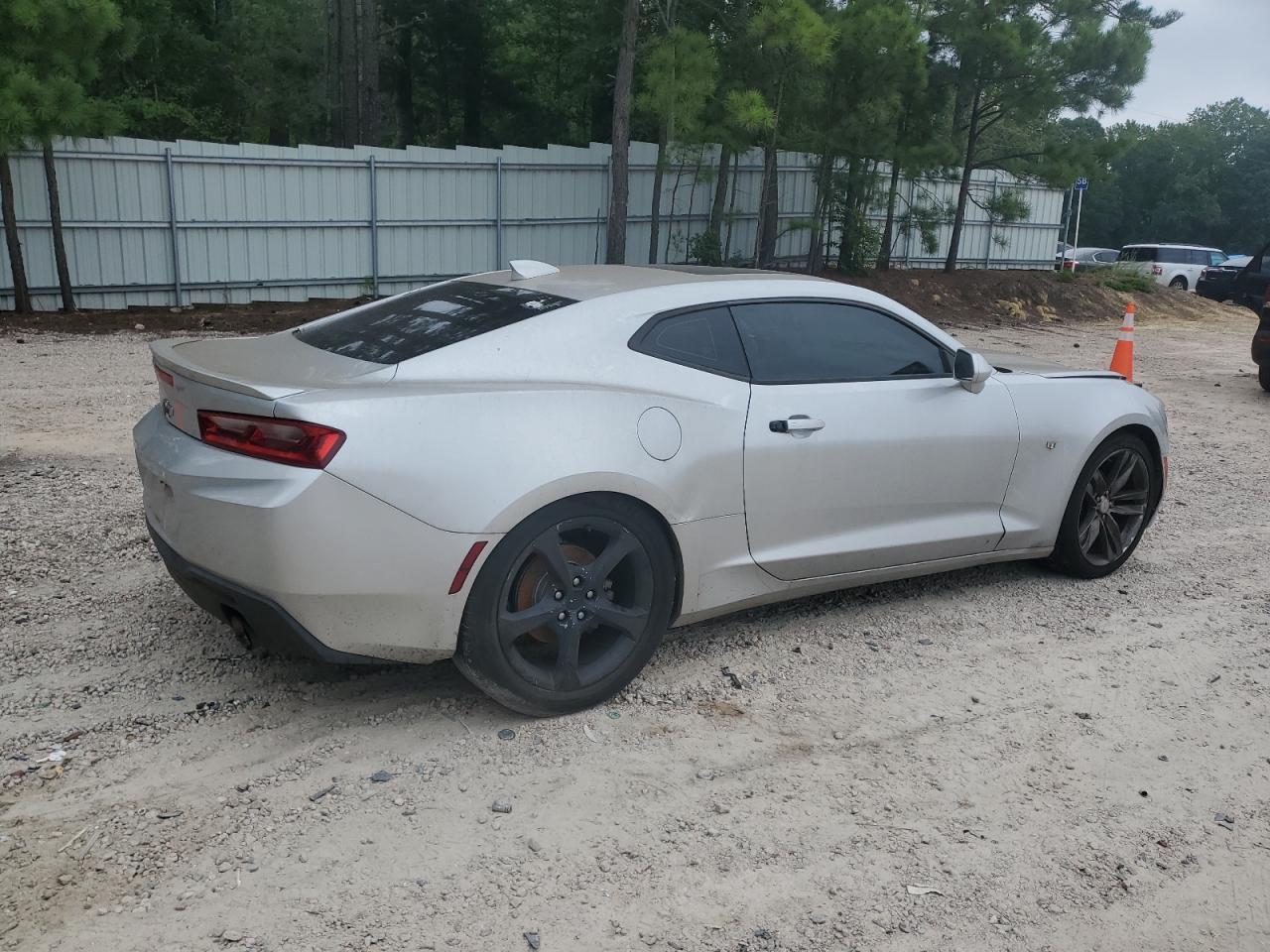 2017 Chevrolet Camaro Lt - Image 3