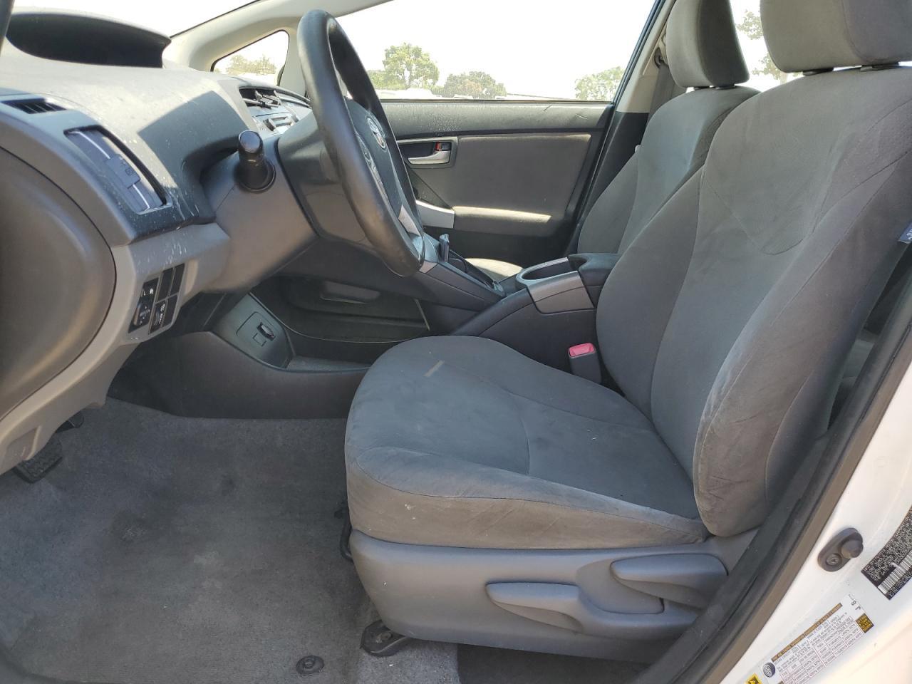 2013 Toyota Prius - Image 7