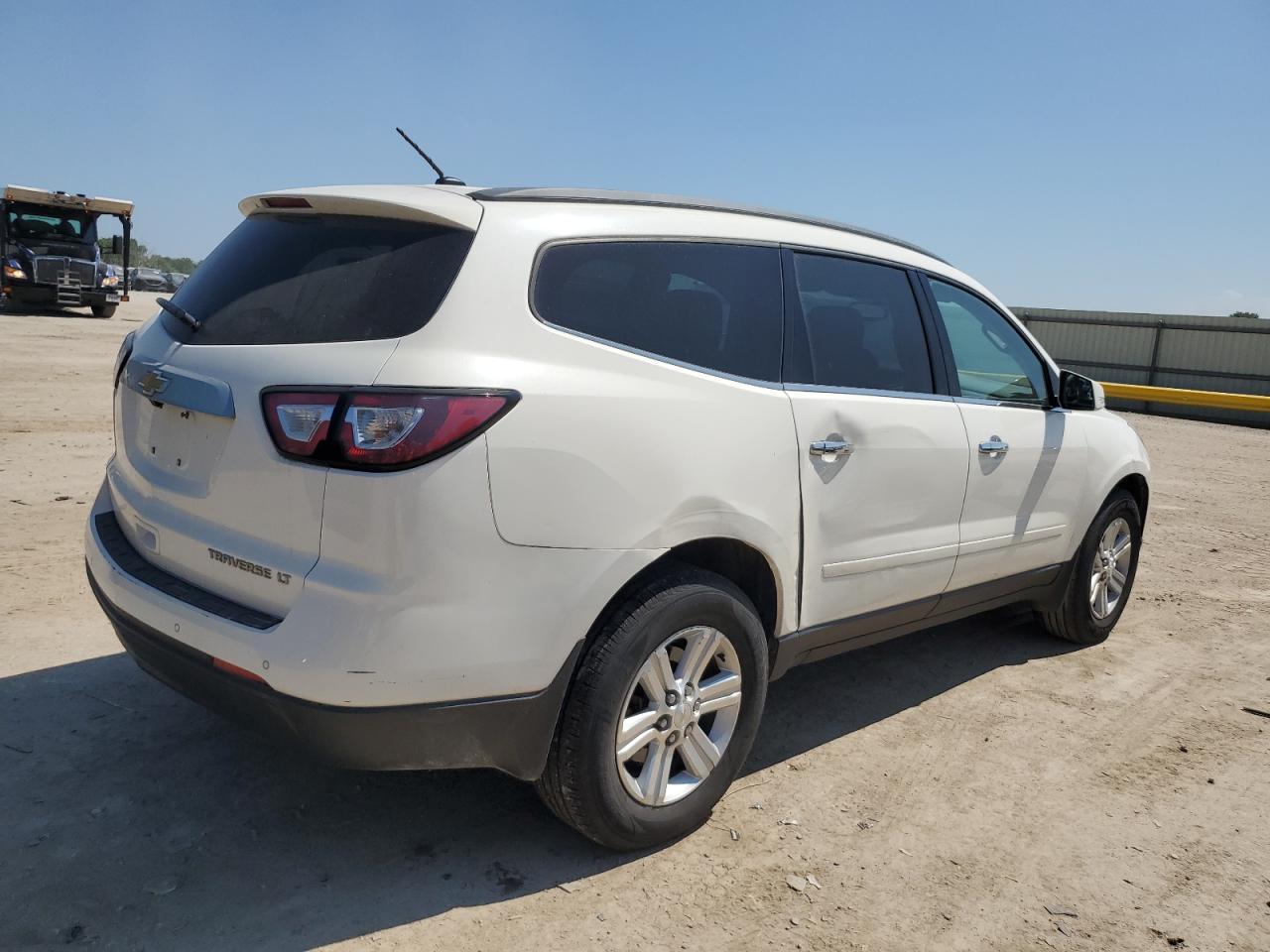 2014 Chev Traverse - Фото 3