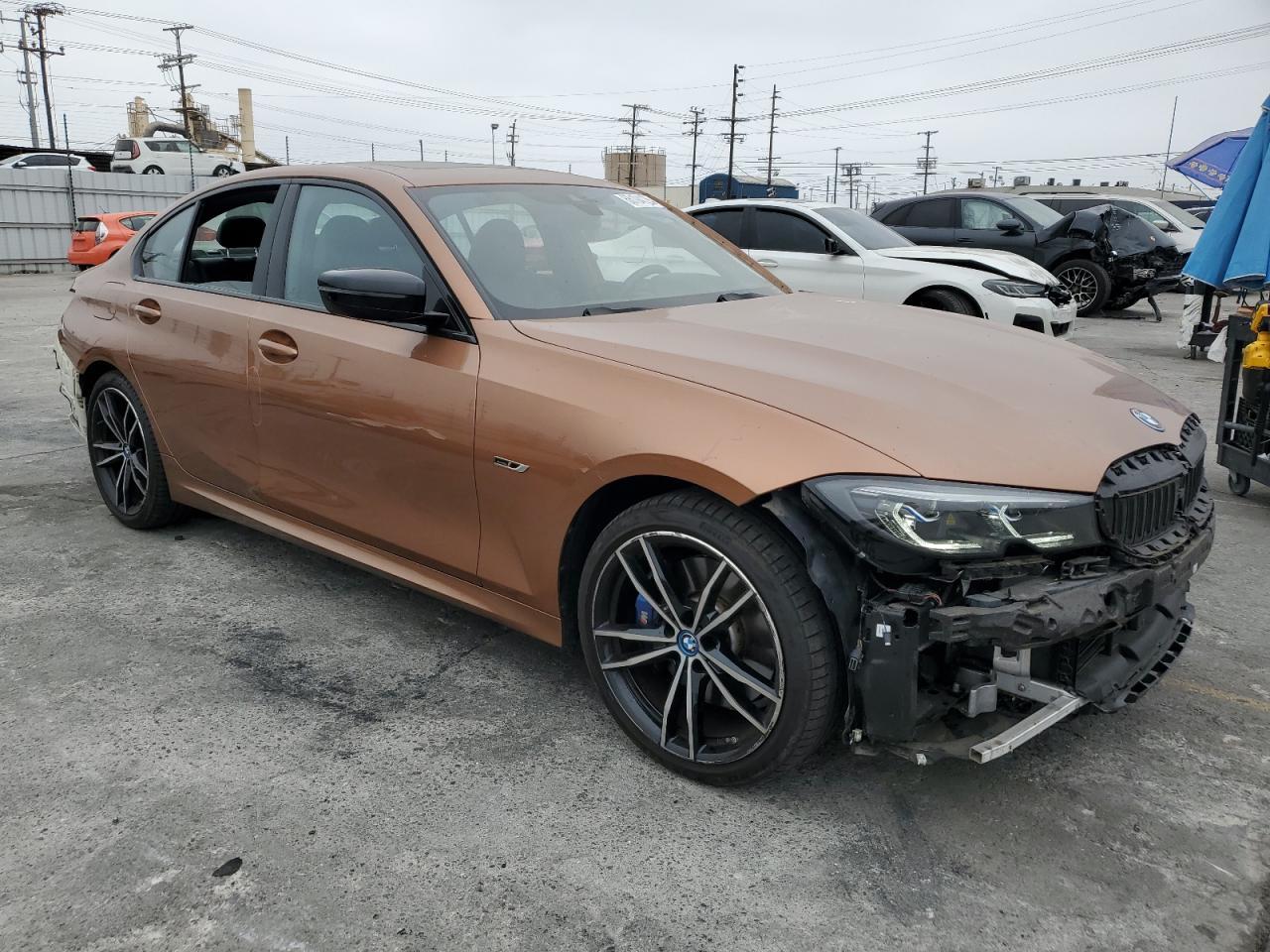 2022 BMW 330Xe - Фото 4