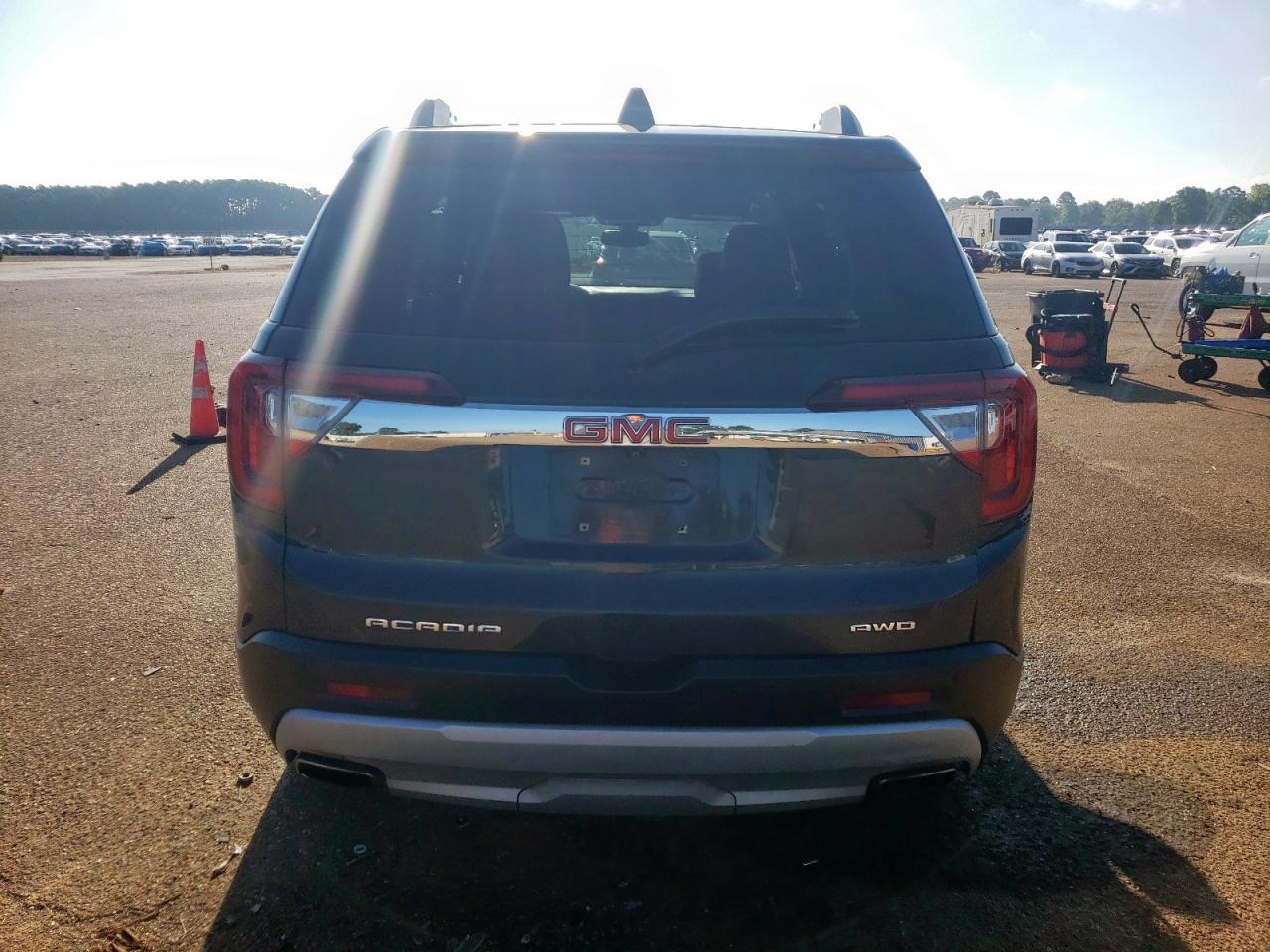2020 GMC Acadia Slt - Image 6