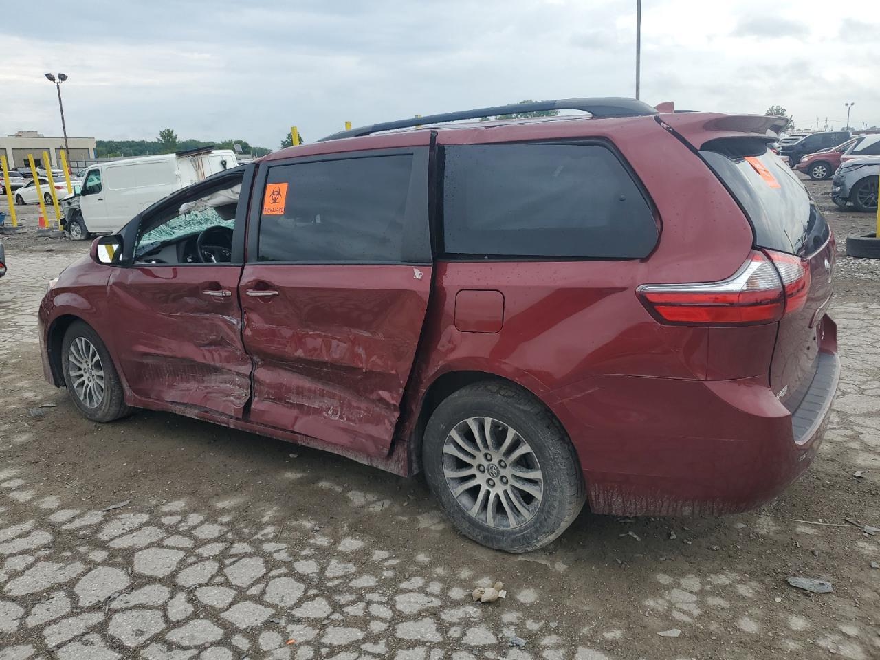 2020 Toyota Sienna Xle - Image 2
