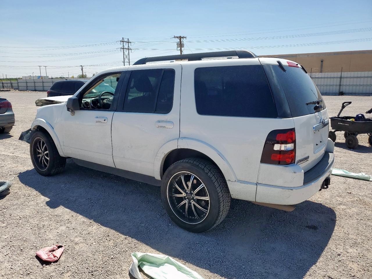 2010 Ford Explorer Xlt - Image 2
