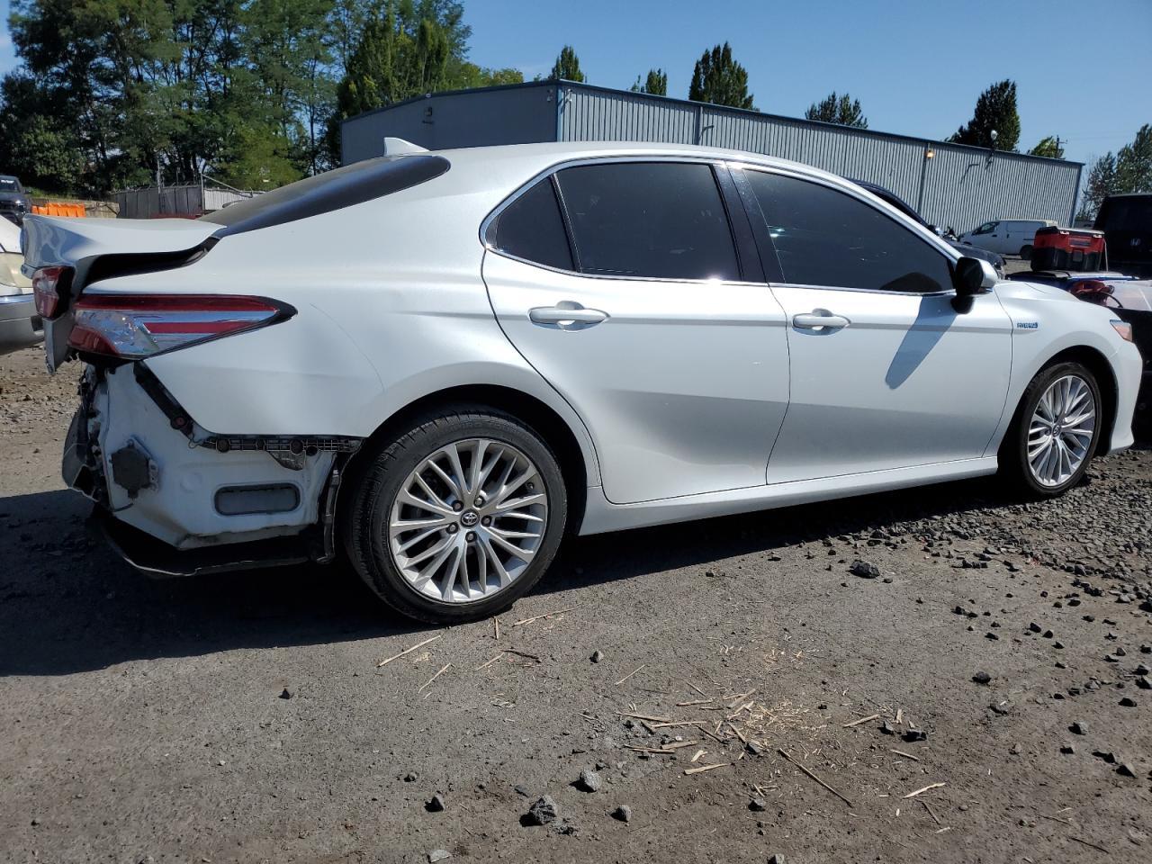 2019 Toyota Camry Hybrid - Фото 3