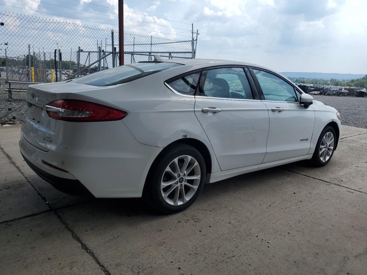 2019 Ford Fusion Se - Фото 3