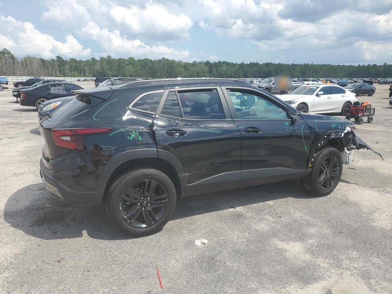 2025 Chevrolet Trax Activ - Image 3