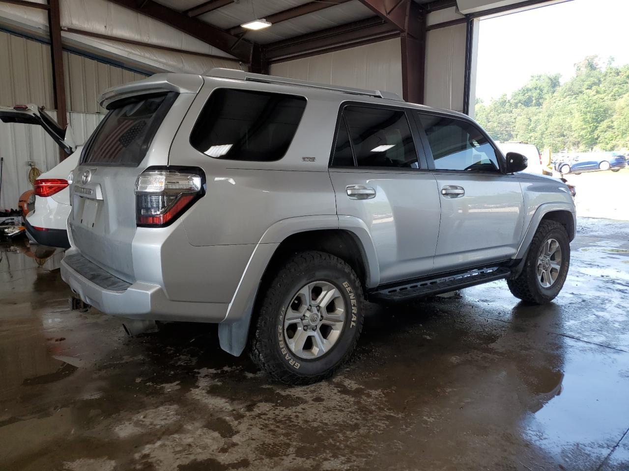 2014 Toyota 4Runner Sr5 - Image 3