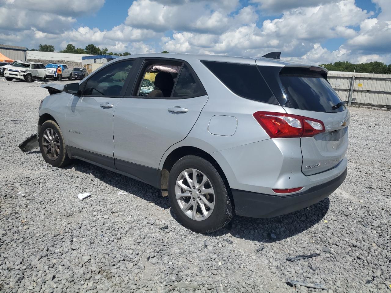 2020 Chevrolet Equinox Ls - Фото 2