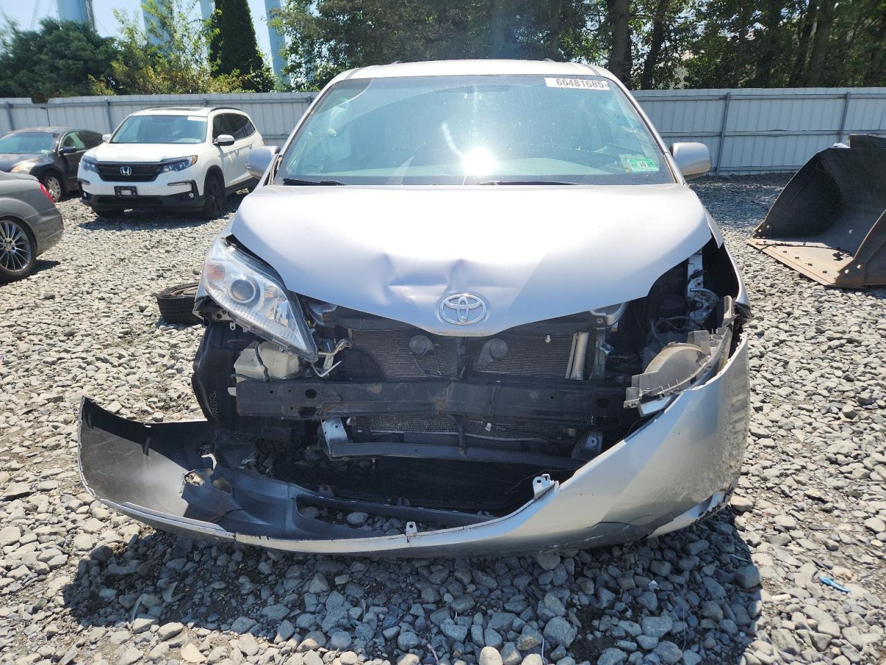 2017 Toyota Sienna Le - Фото 5
