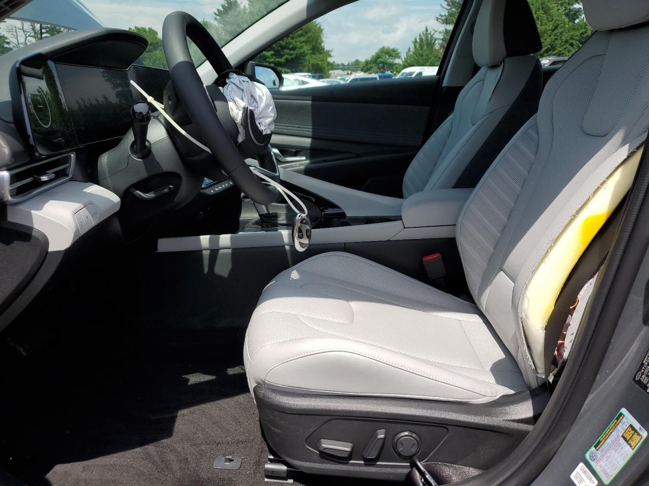 2024 Hyundai Elantra Limited - Image 7