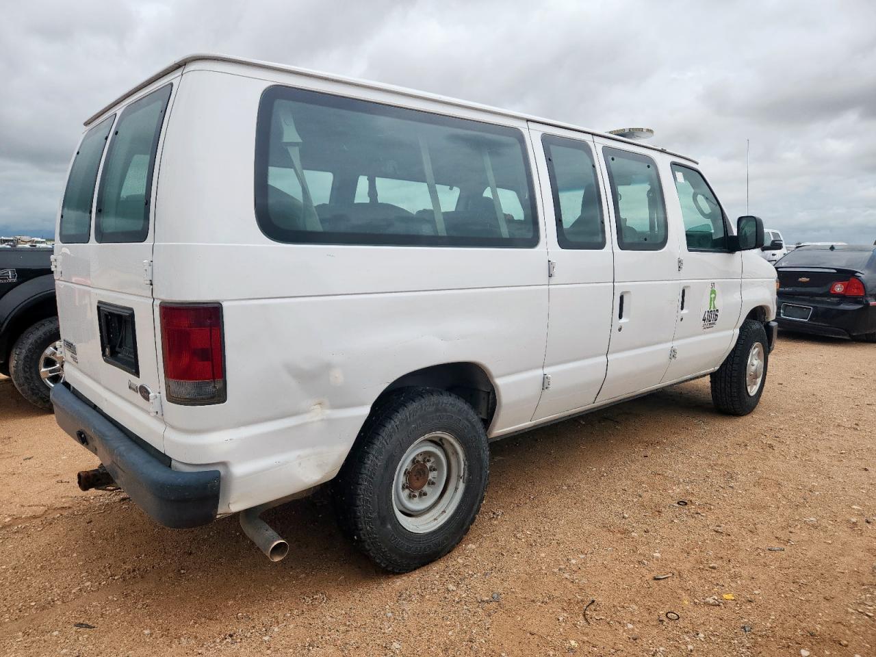 2009 Ford Econoline E350 Super Duty Wagon - Фото 3