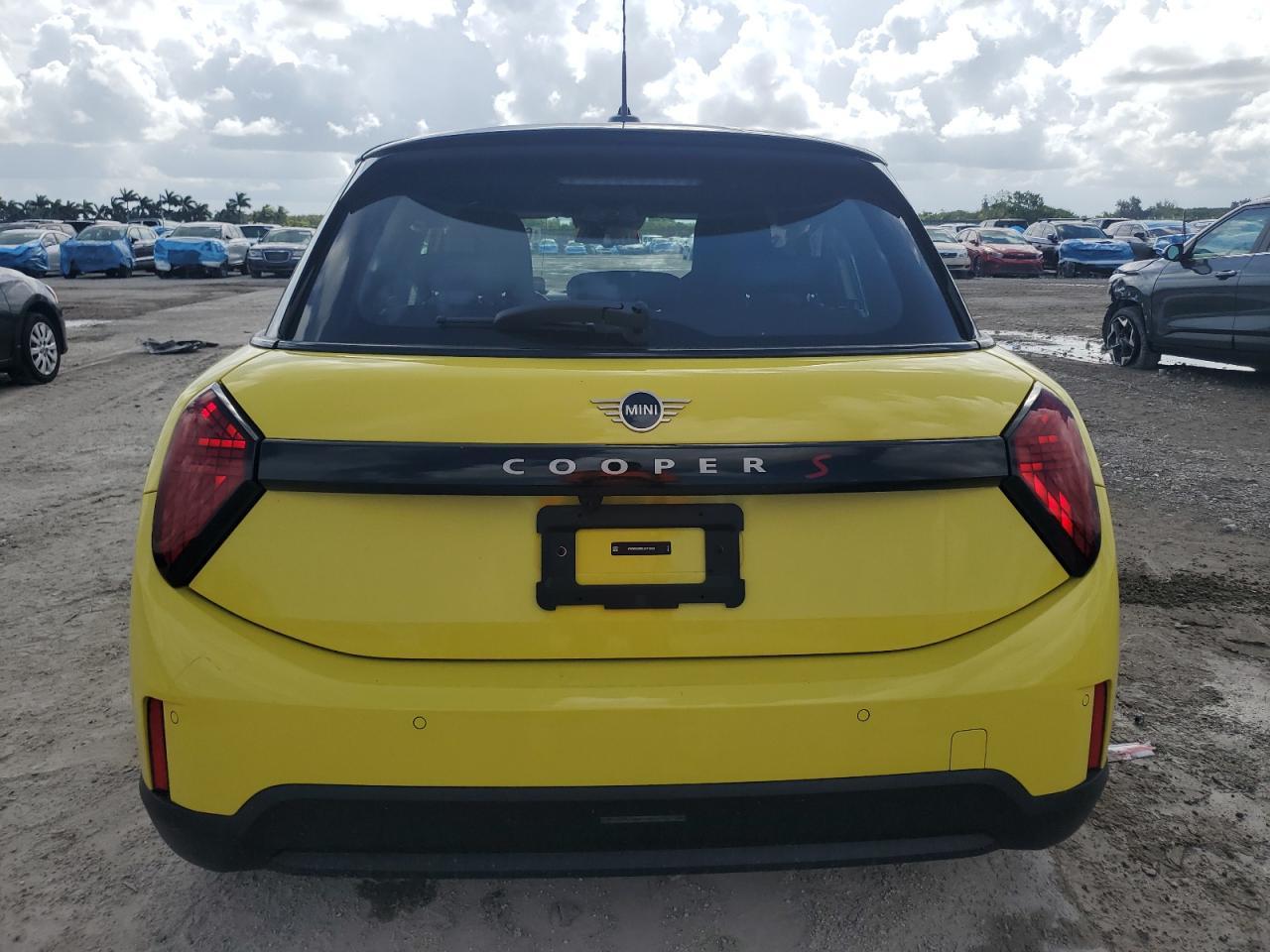 2025 Mini Cooper S - Фото 6