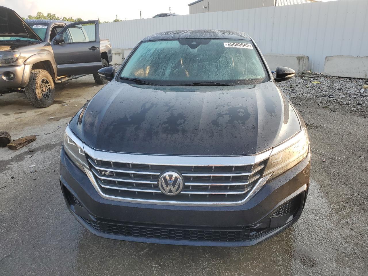2020 Volkswagen Passat R-Line - Image 5