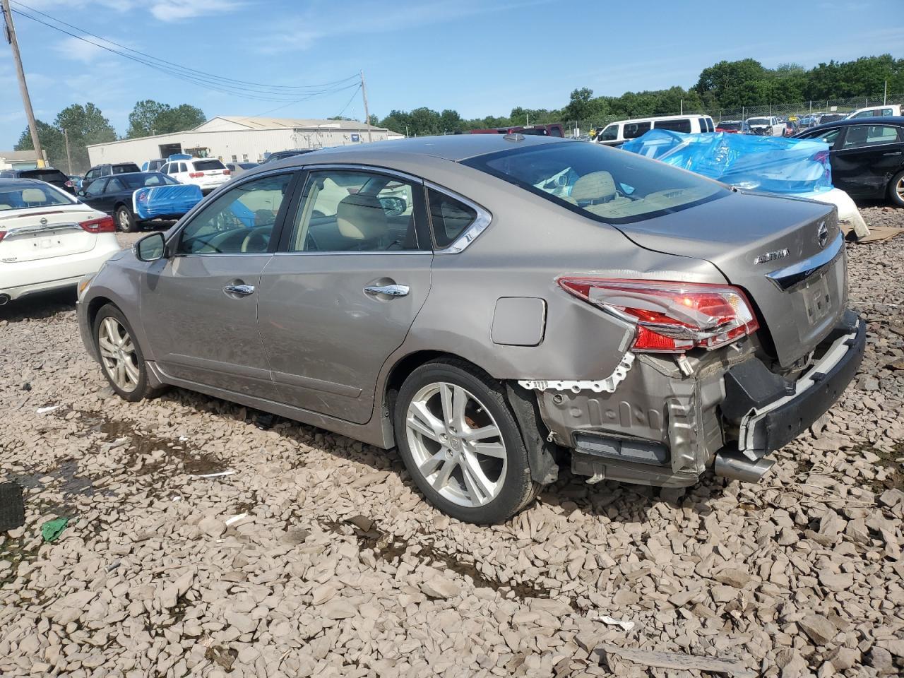 2013 Nissan Altima 3.5S - Image 2