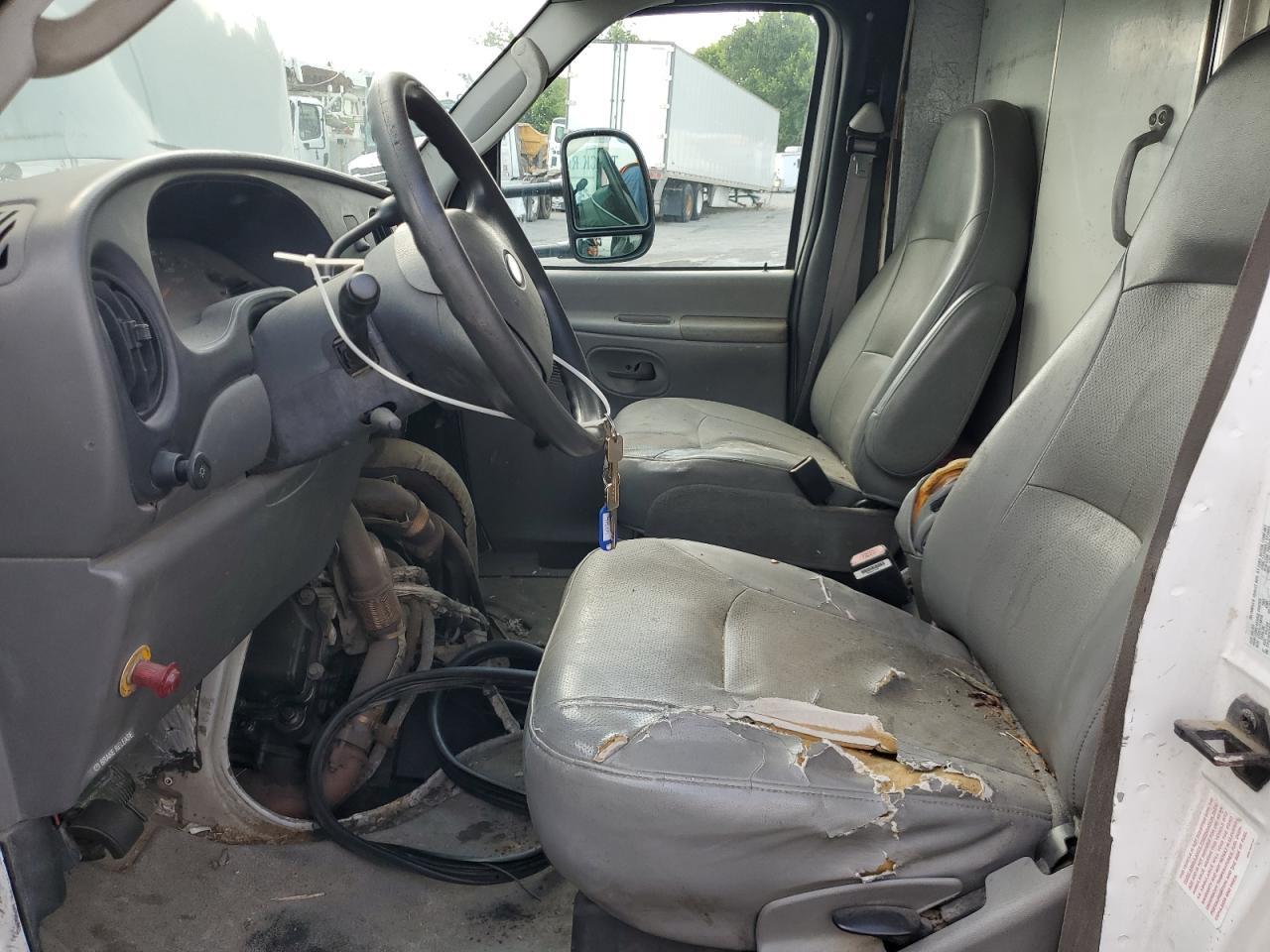 2004 Ford Econoline E350 Super Duty Cutaway Van - Image 7