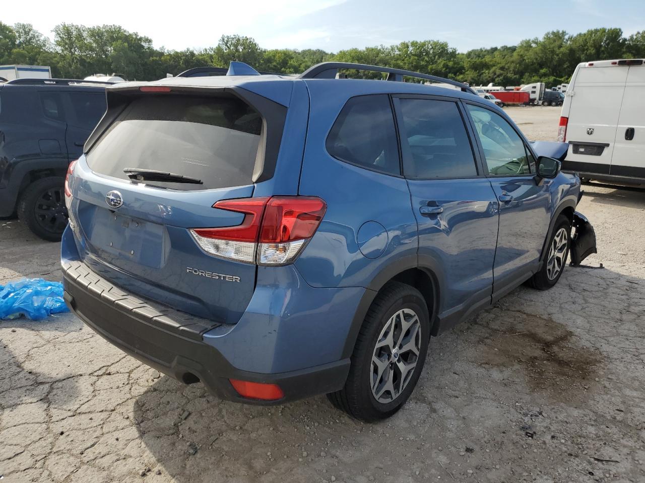 2019 Subaru Forester Premium - Image 3