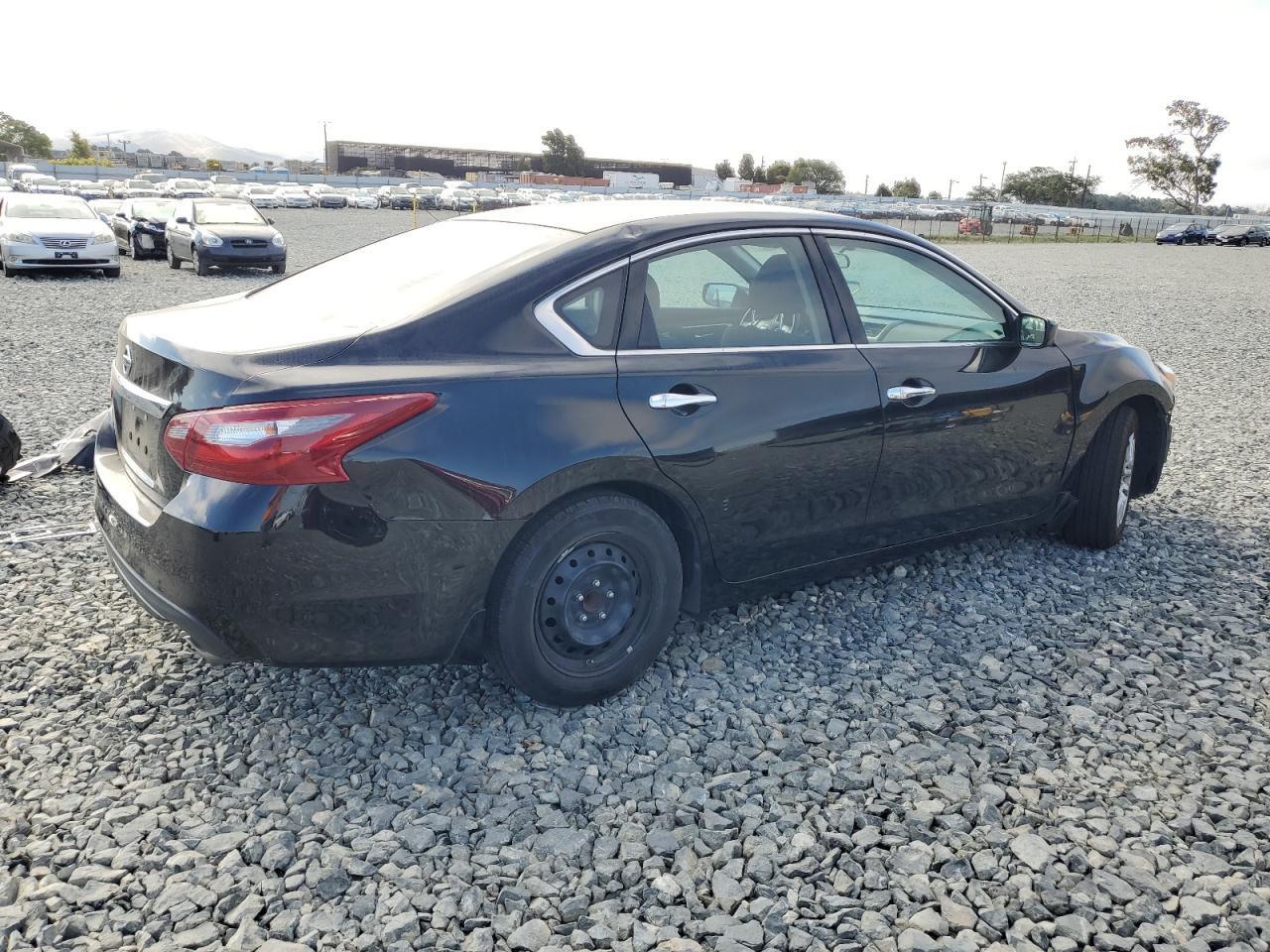 2018 Nissan Altima 2.5 - Image 3