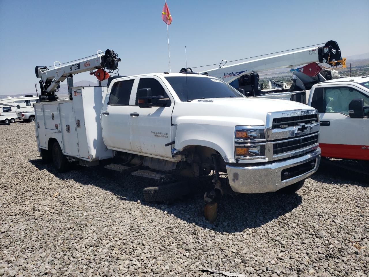 2022 Chevrolet Silverado Medium Duty - Image 4