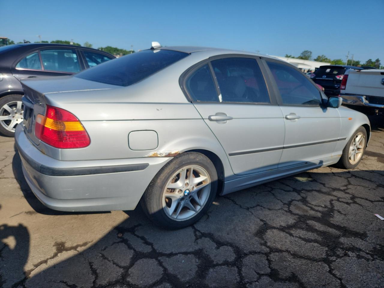 2004 BMW 325 Xi - Image 3