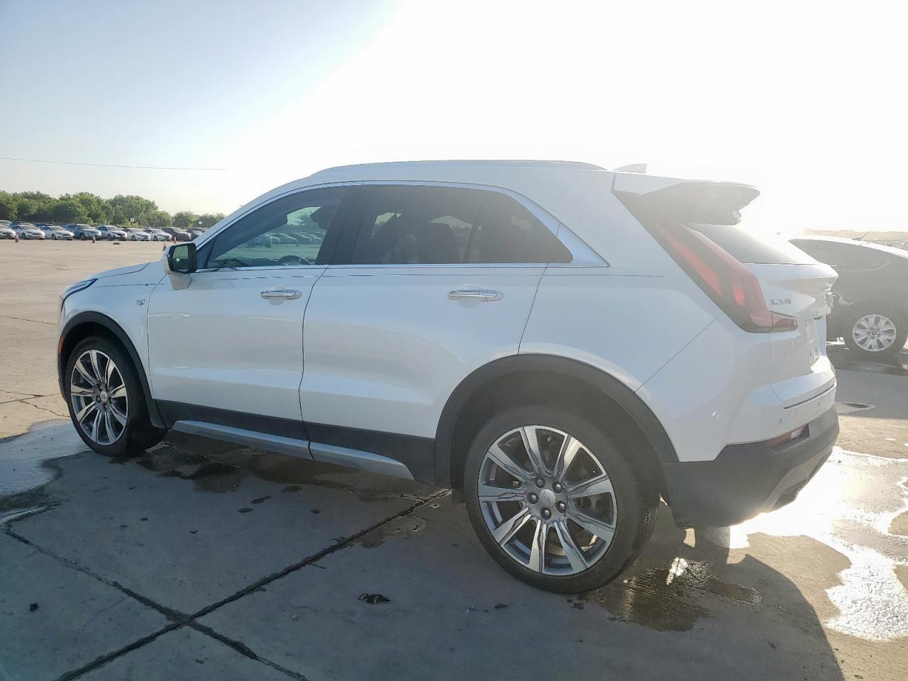 2022 Cadillac Xt4 Premium Luxury - Image 2