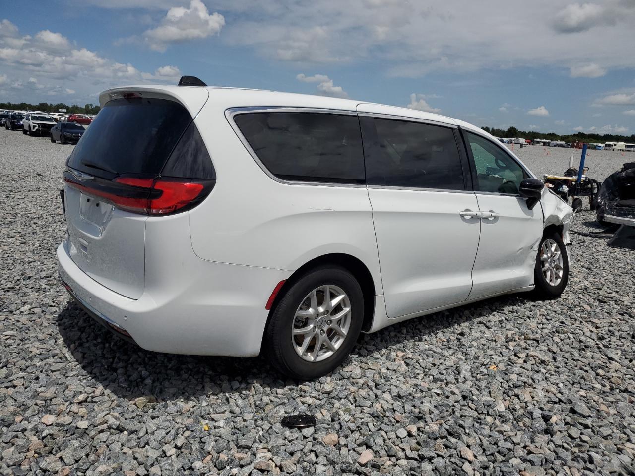 2024 Chrysler Pacifica Touring L - Image 3
