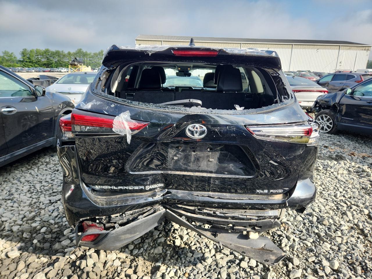 2023 Toyota Highlander L - Image 6