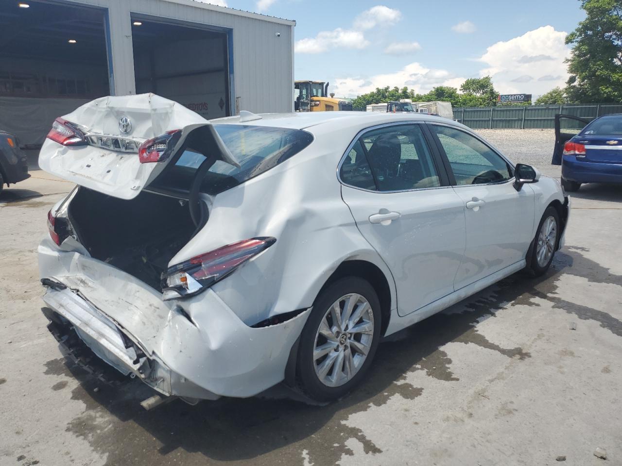 2023 Toyota Camry Le - Фото 3